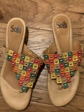 Sofft women sandals are size 10